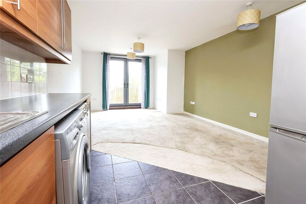 Property photo 3 of 16 Kitchen