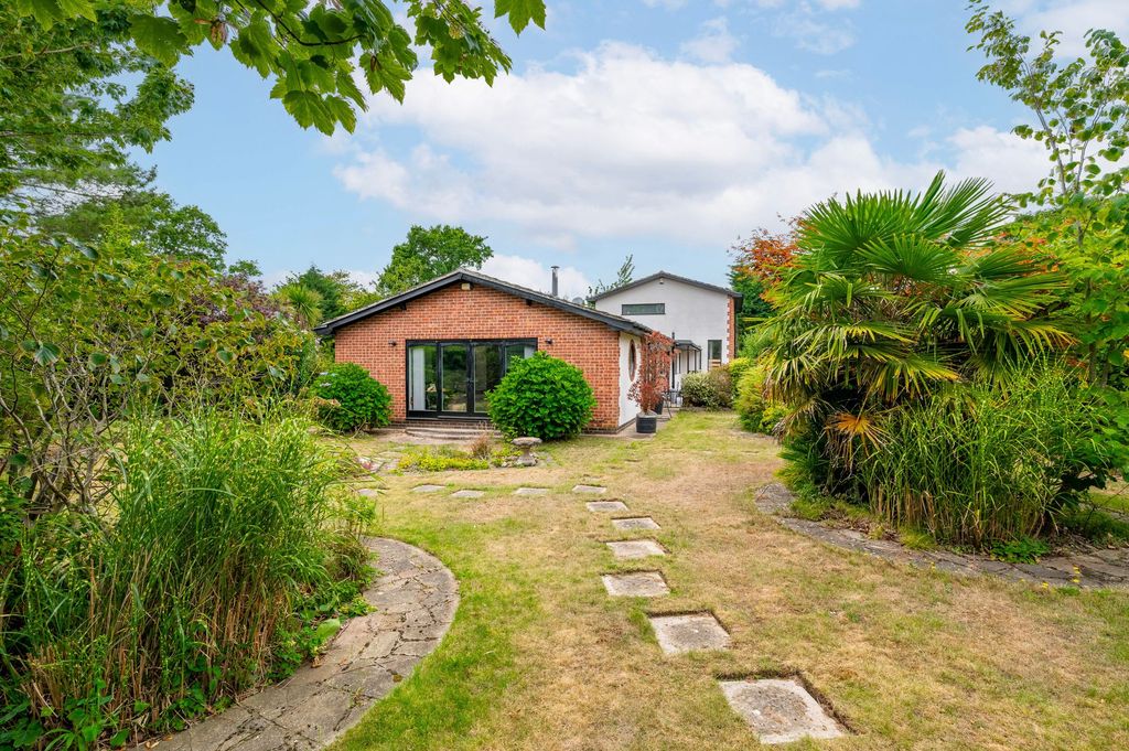 Property photo 2 of 20