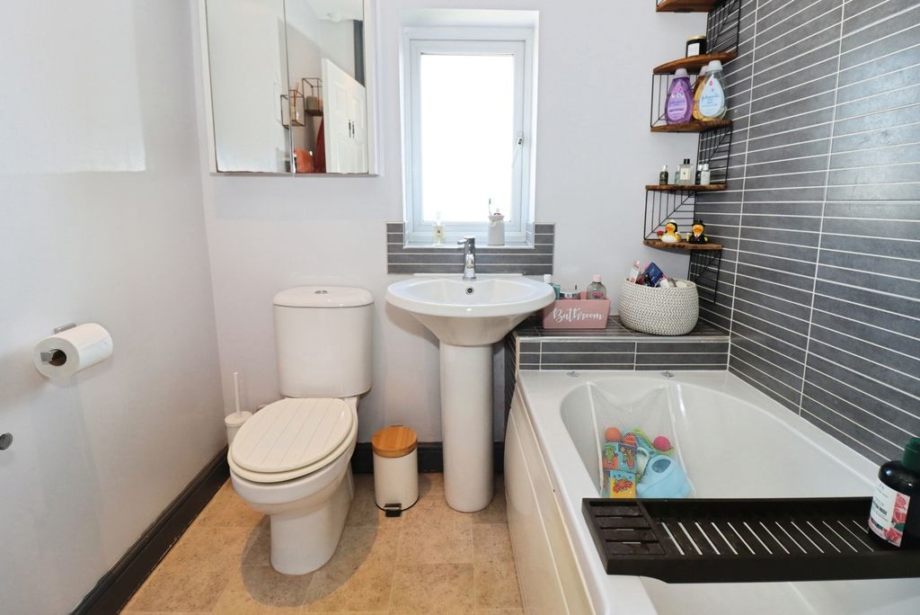 Property photo 3 of 20 Bathroom