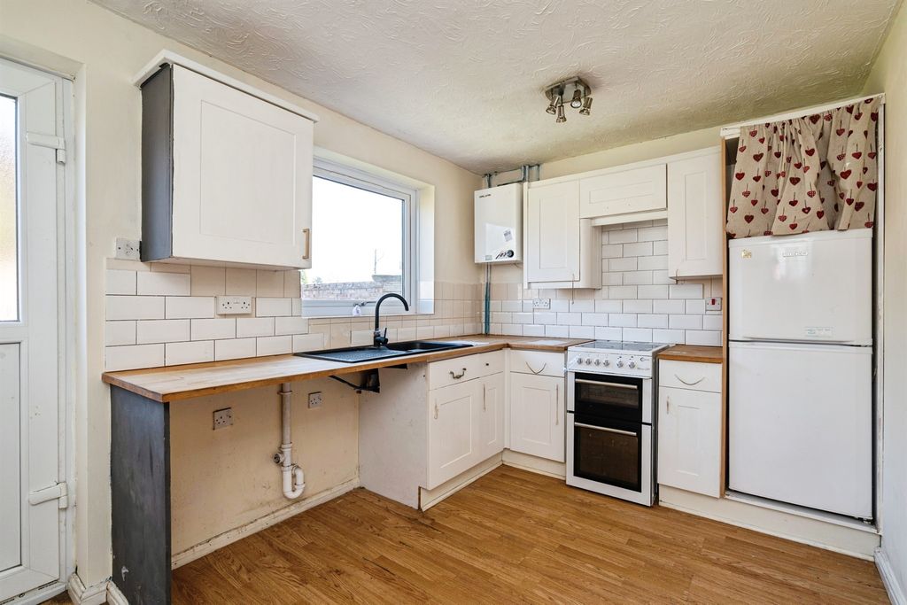 Property photo 2 of 21