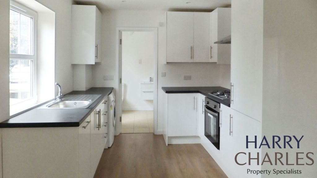 Property photo 1 of 7 Kitchen