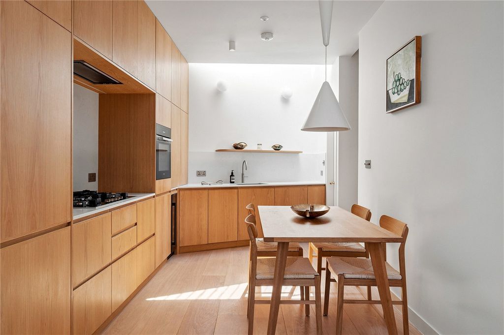 Property photo 2 of 18 Kitchen