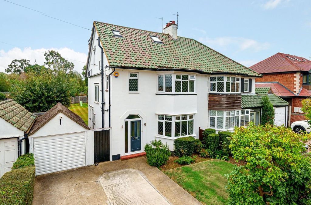 Property photo 1 of 16 Davidson Frost-Wellings, Dfw, Reddings Avenue, Bus