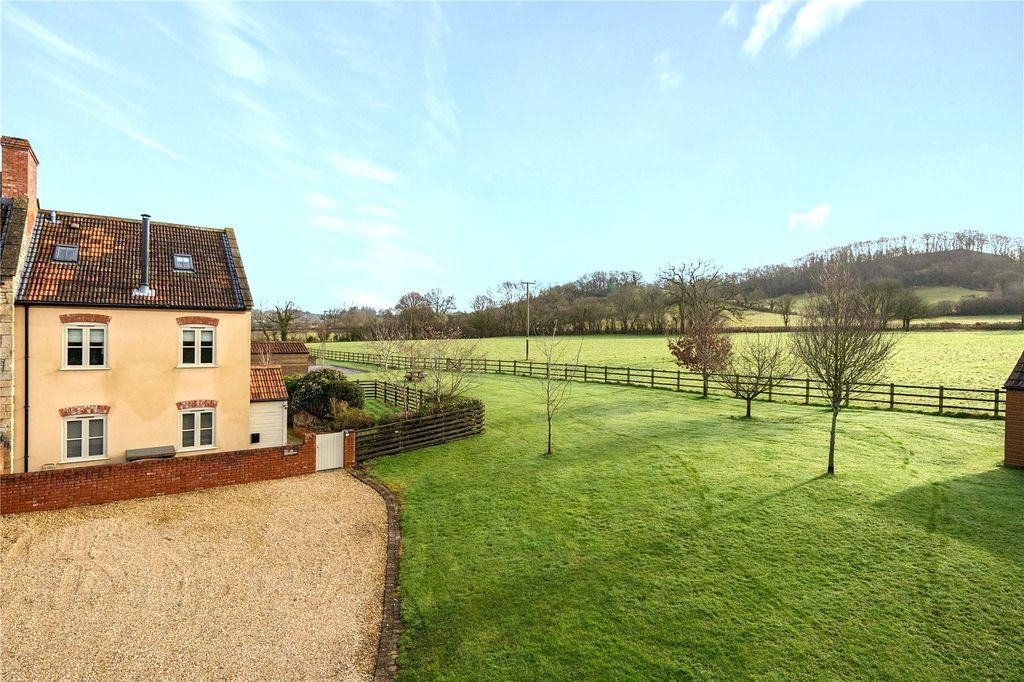 Property photo 2 of 33 Picture No. 04
