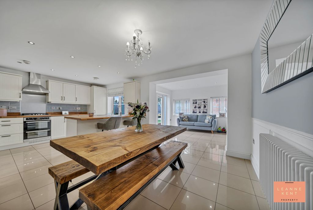 Property photo 2 of 43