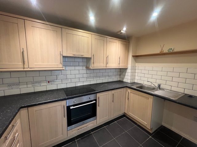 Property photo 3 of 10 Kitchen
