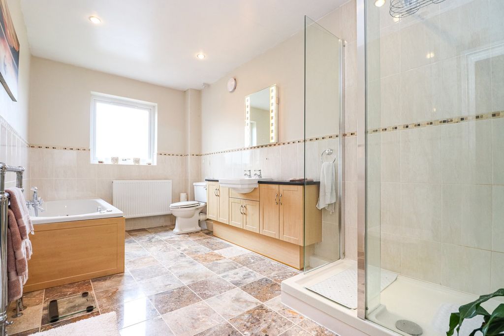 Property photo 3 of 29 Bathroom