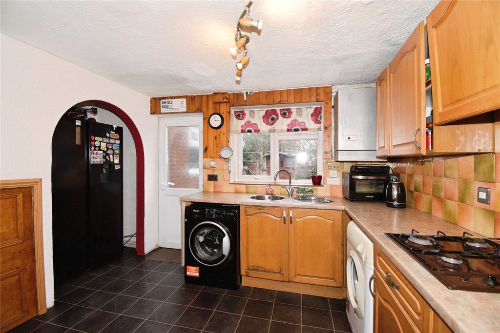 Property photo 3 of 17 Kitchen