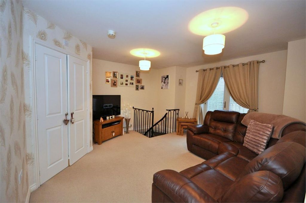 Property photo 3 of 8 _