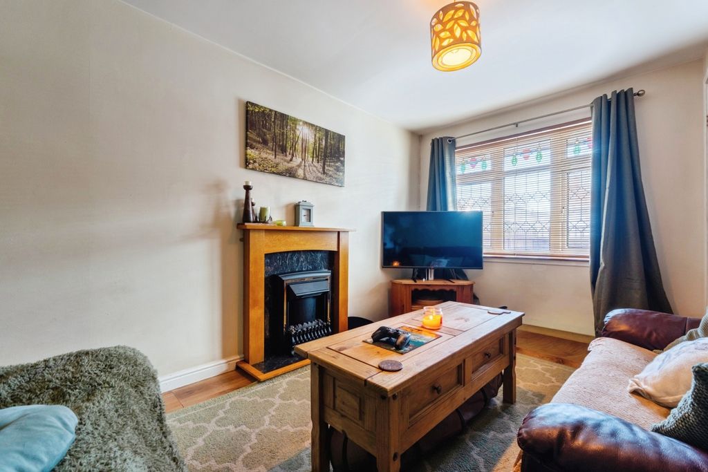 Property photo 2 of 13 Lounge