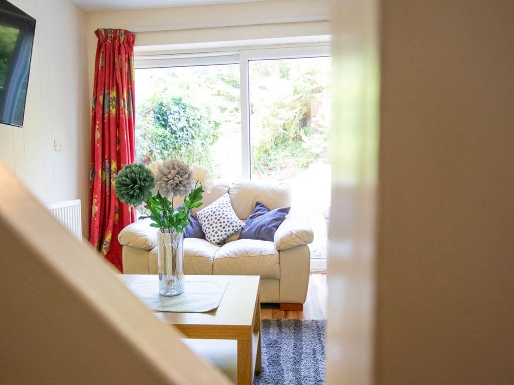 Property photo 3 of 16 Living Room