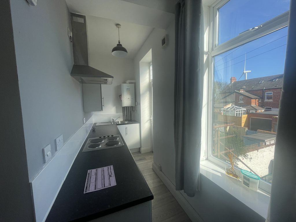 Property photo 3 of 6 Photo 6