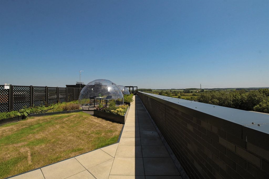 Property photo 3 of 39 Rooftop Terrace