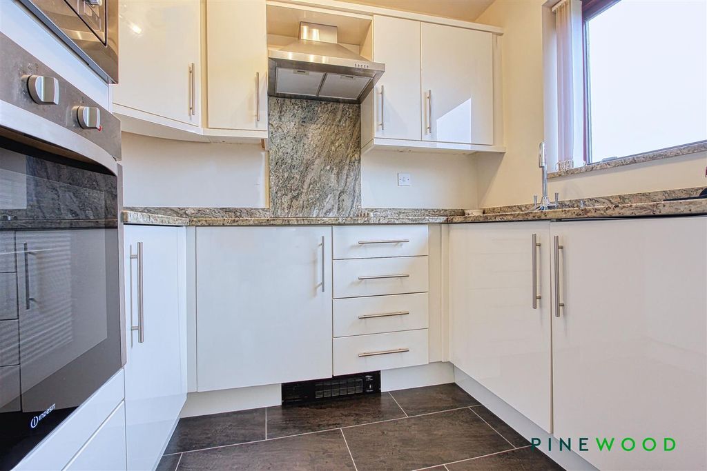 Property photo 2 of 14 Kitchen