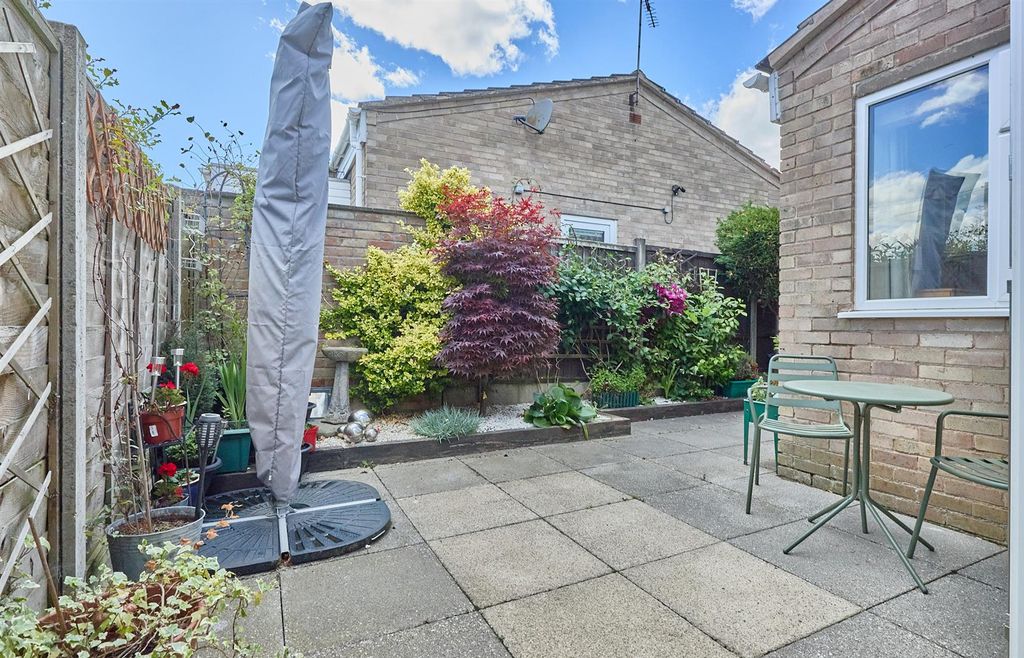 Property photo 3 of 10 Outside
