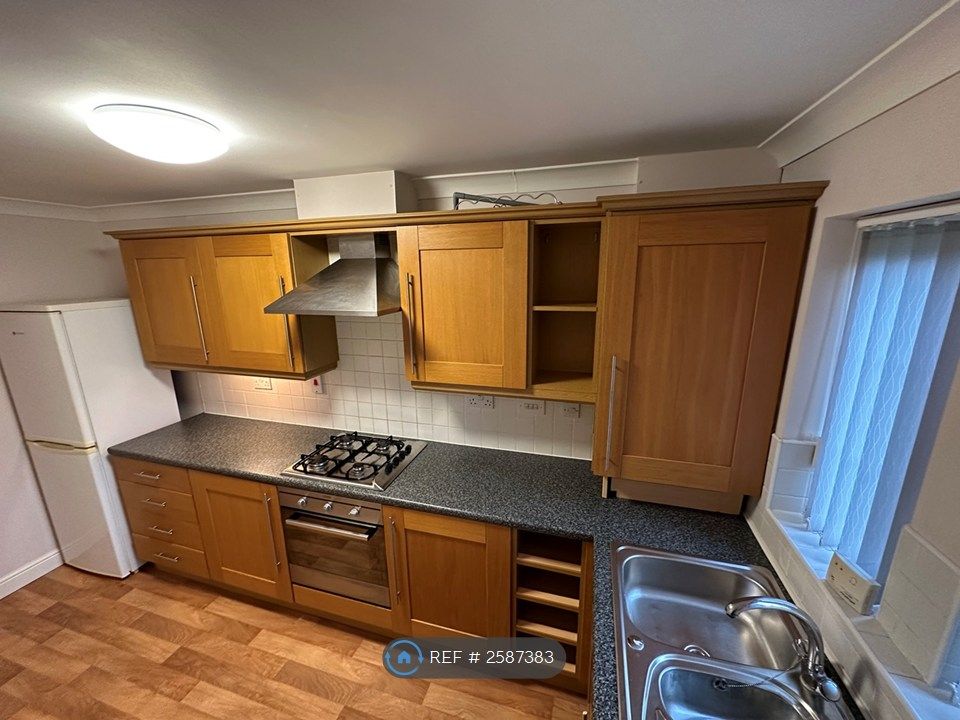 Property photo 3 of 9 Kitchen