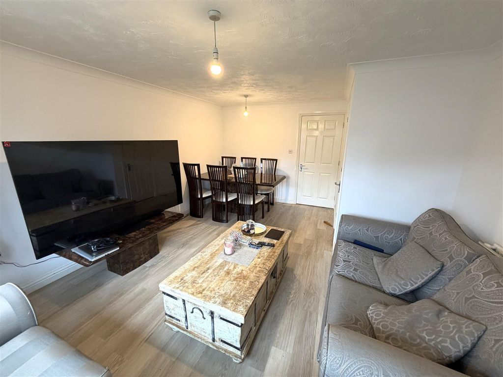 Property photo 3 of 12 I8X8Mb2E6Uqyivjrlce1Rq.Jpg