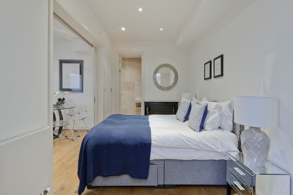 Property photo 3 of 8 25d Ennismore Gdns-4566