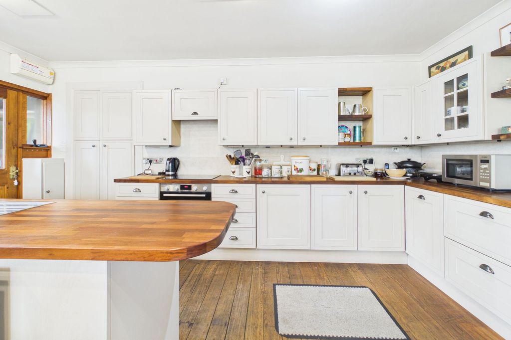 Property photo 2 of 44