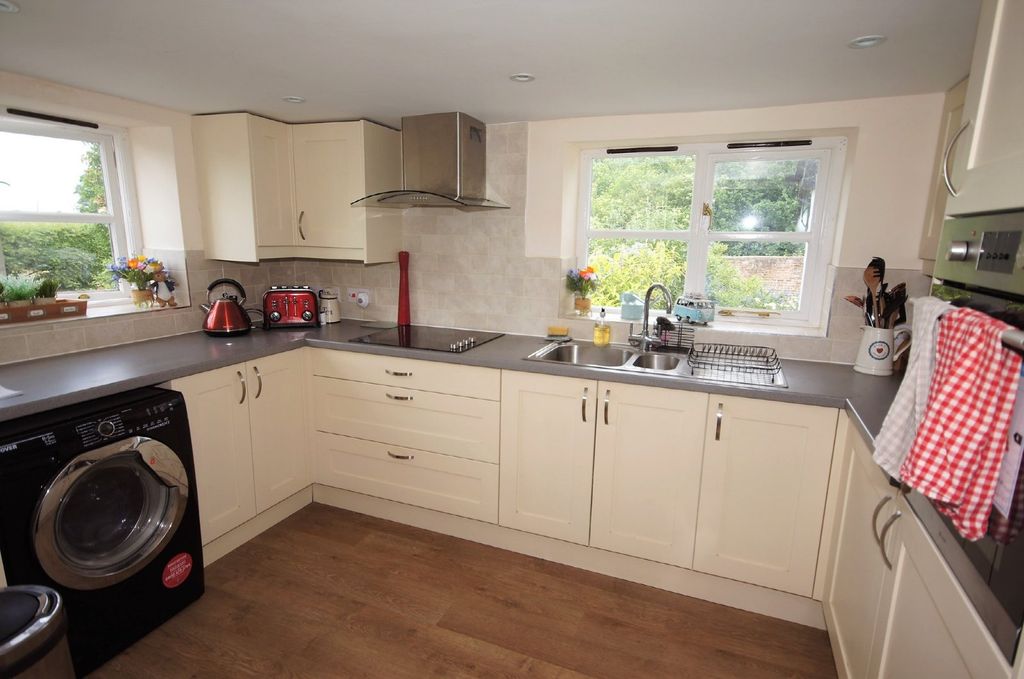Property photo 3 of 12 Picture No. 10