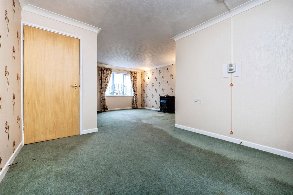 Property photo 1 of 10 Lounge