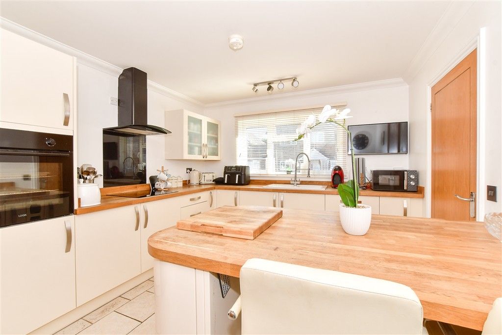 Property photo 2 of 14 Kitchen