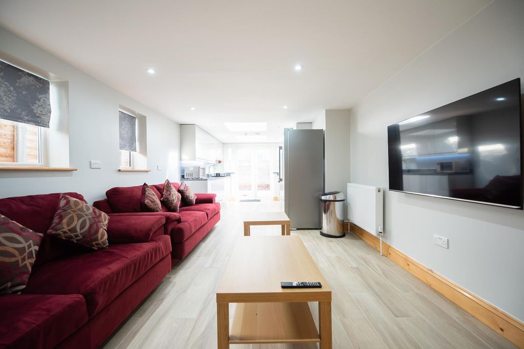 Property photo 1 of 11 Photo 0