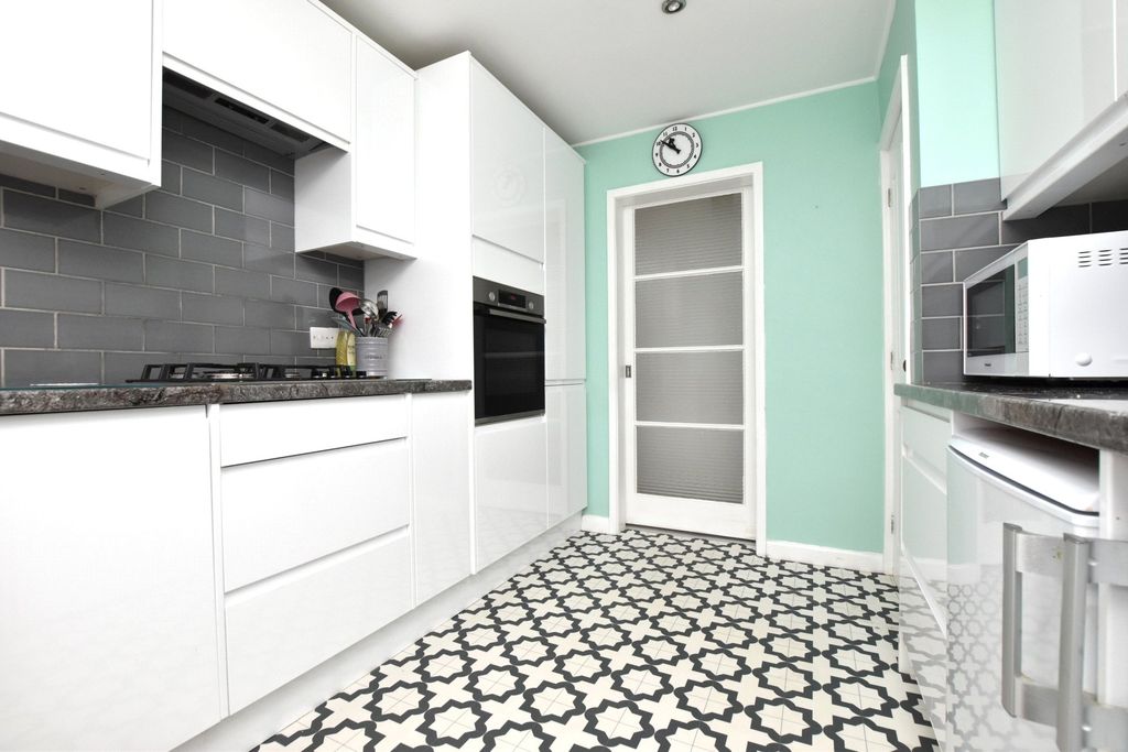 Property photo 2 of 17 Kitchen
