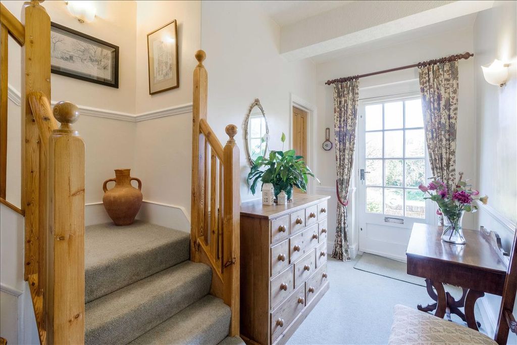 Property photo 3 of 34