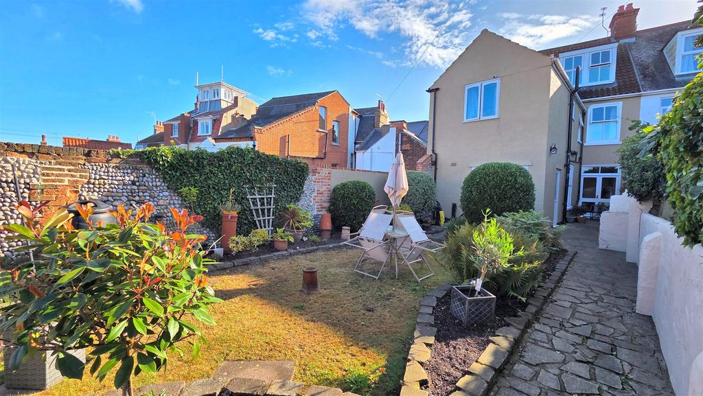 Property photo 2 of 22 Garden
