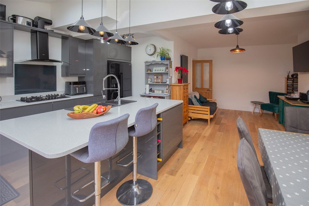 Property photo 3 of 23 Picture No. 12