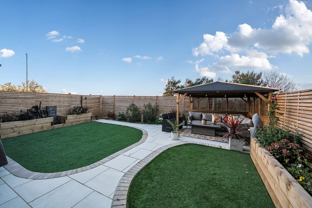 Property photo 3 of 16