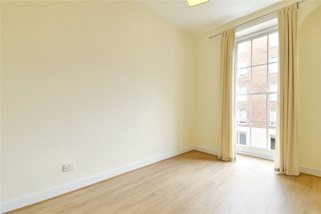 Property photo 2 of 8 Picture No. 27