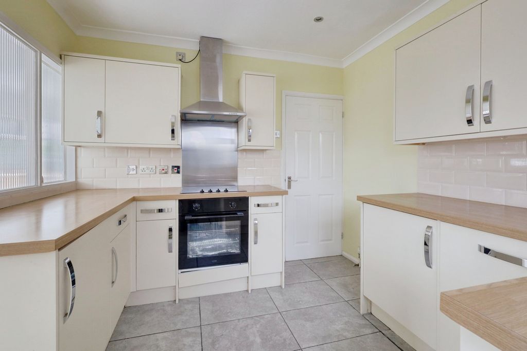 Property photo 2 of 21
