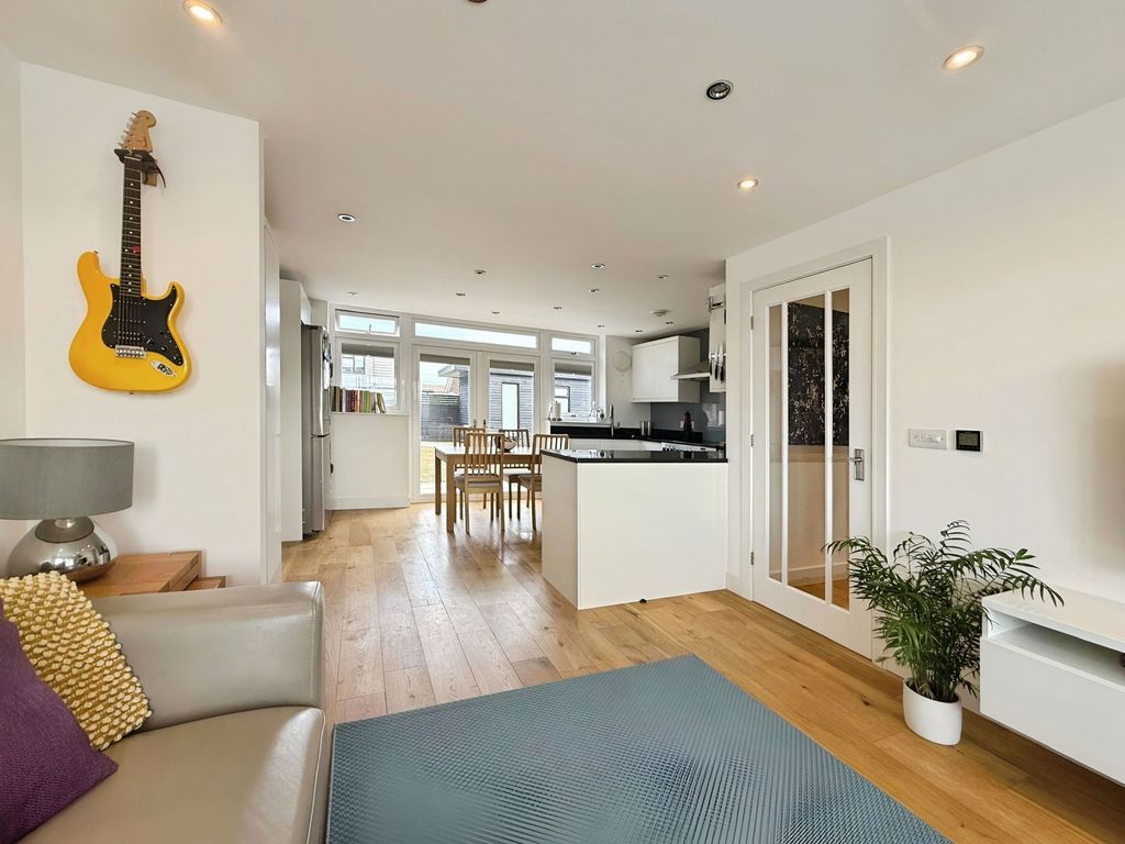 Property photo 3 of 25