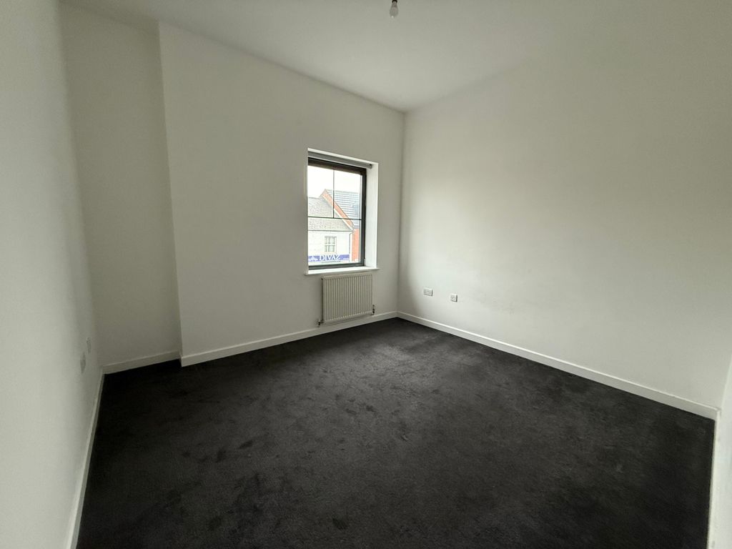 Property photo 2 of 5 Bedroom