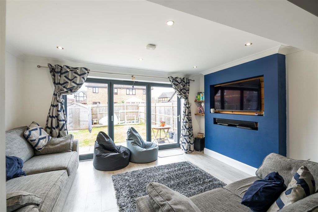 Property photo 2 of 13 6 Marshall Road Internals-10.Jpg