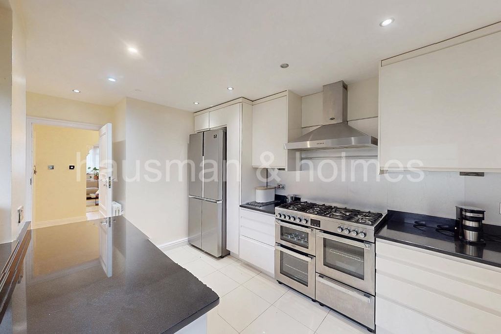 Property photo 2 of 18 W10.Jpg