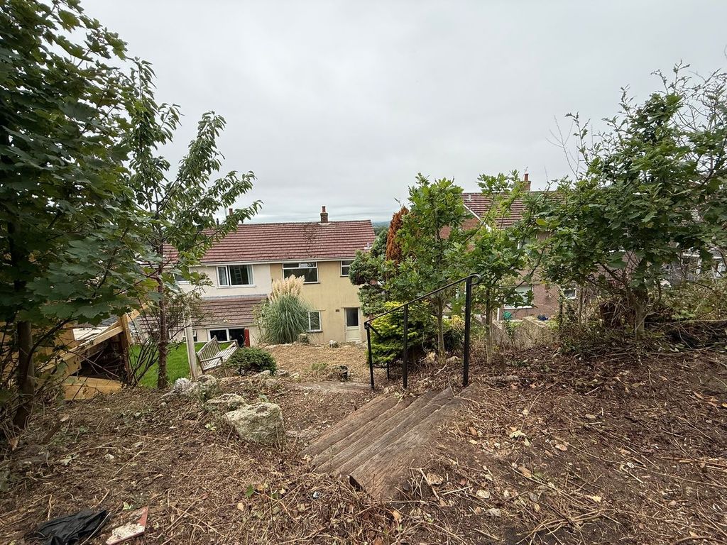 Property photo 2 of 28