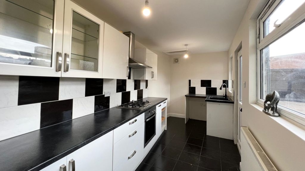 Property photo 3 of 14 Kitchen