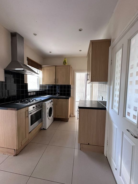 Property photo 1 of 12 Three Bedroom Family House -Ilford