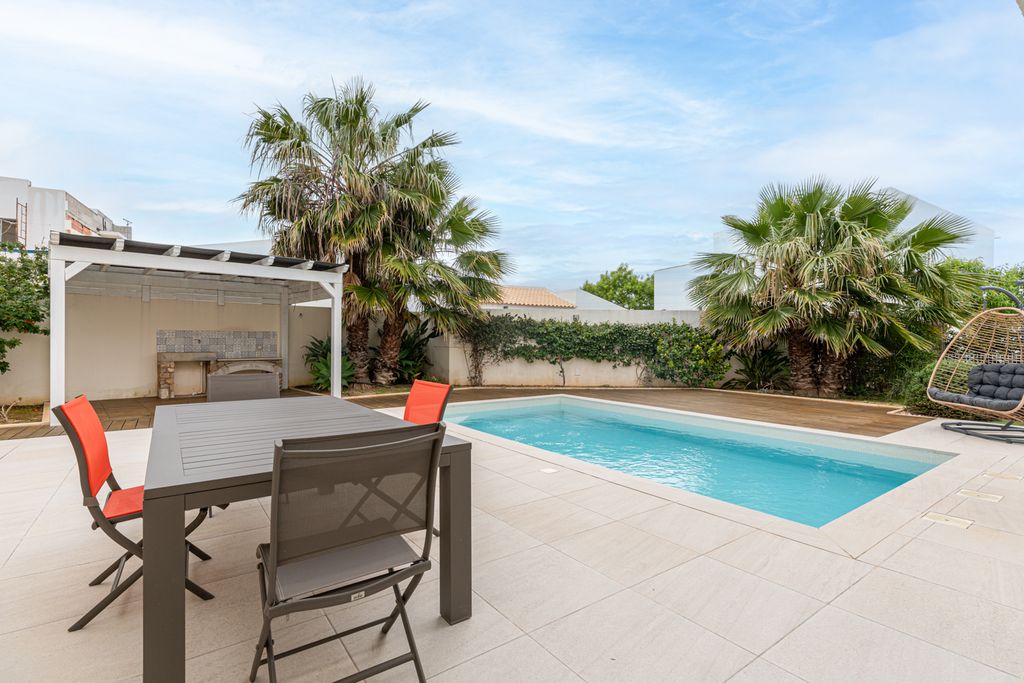 Property photo 2 of 42