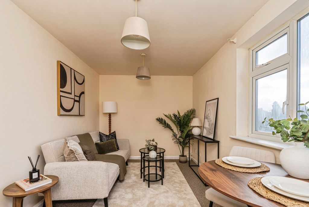 Property photo 2 of 8 Pbox-Img.Jpg