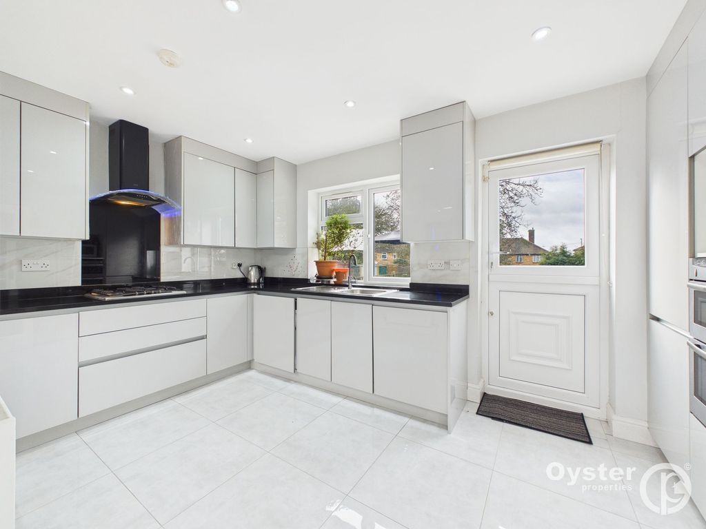 Property photo 3 of 13 Kitchen