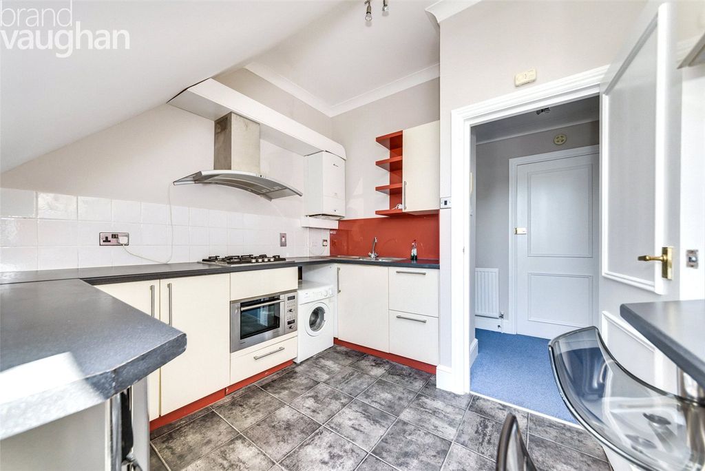 Property photo 2 of 10 Kitchen