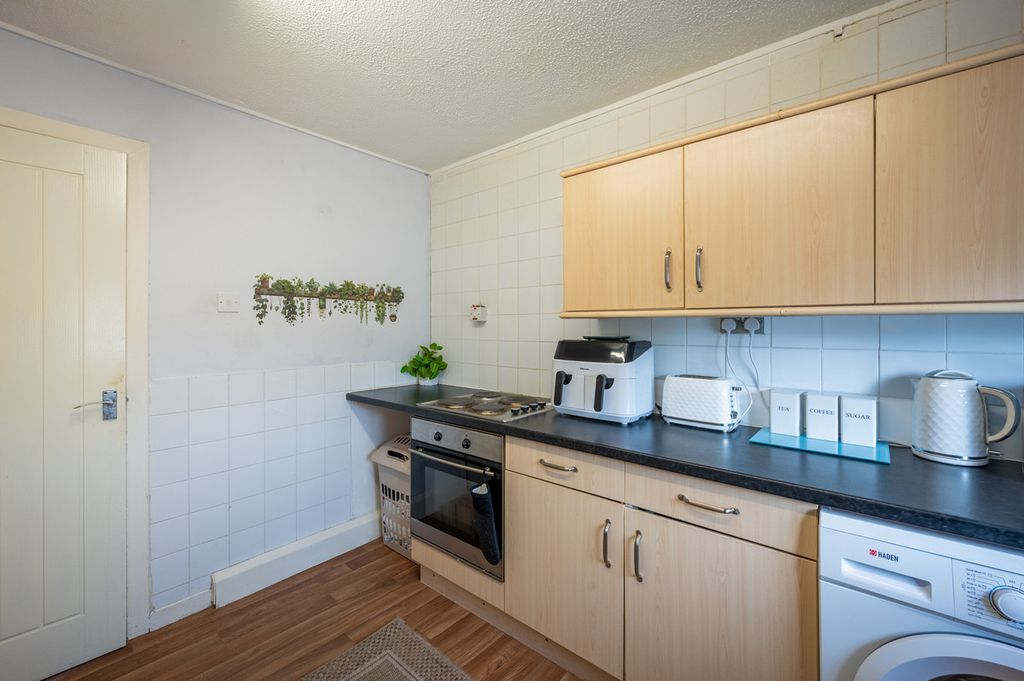 Additional image 7 of 2 bed flat for saleWarrix Avenue, Irvine KA12
