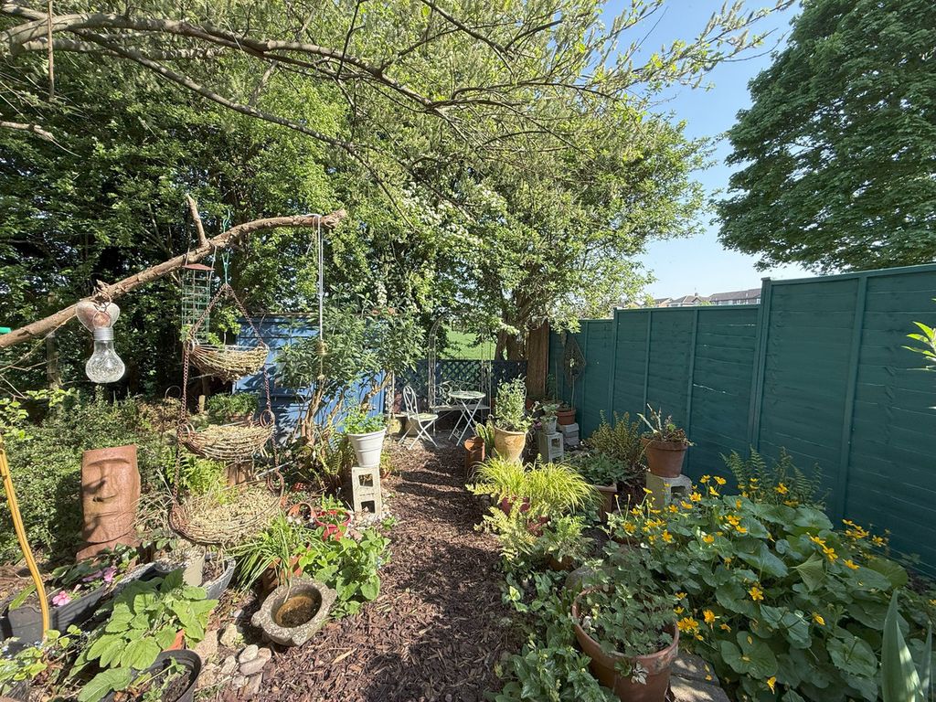 Property photo 2 of 31