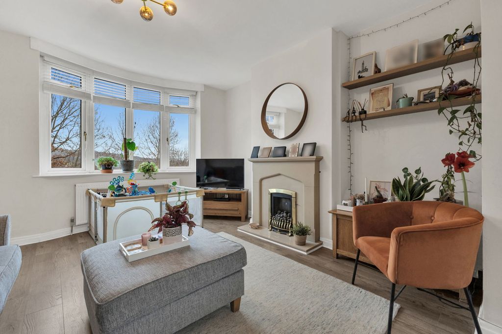 Property photo 2 of 29