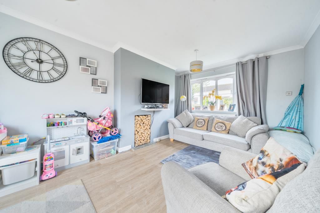 Property photo 3 of 20 Living Room