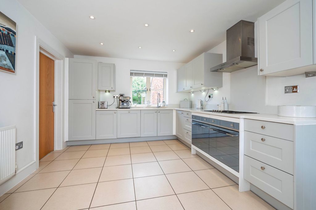 Property photo 3 of 22 Kitchen